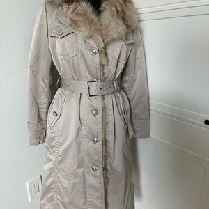 Finlandia detacheble double coat with real mink edges fur.
size S